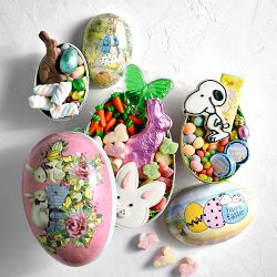 PEANUTS™ x Williams Sonoma Easter Mache Egg