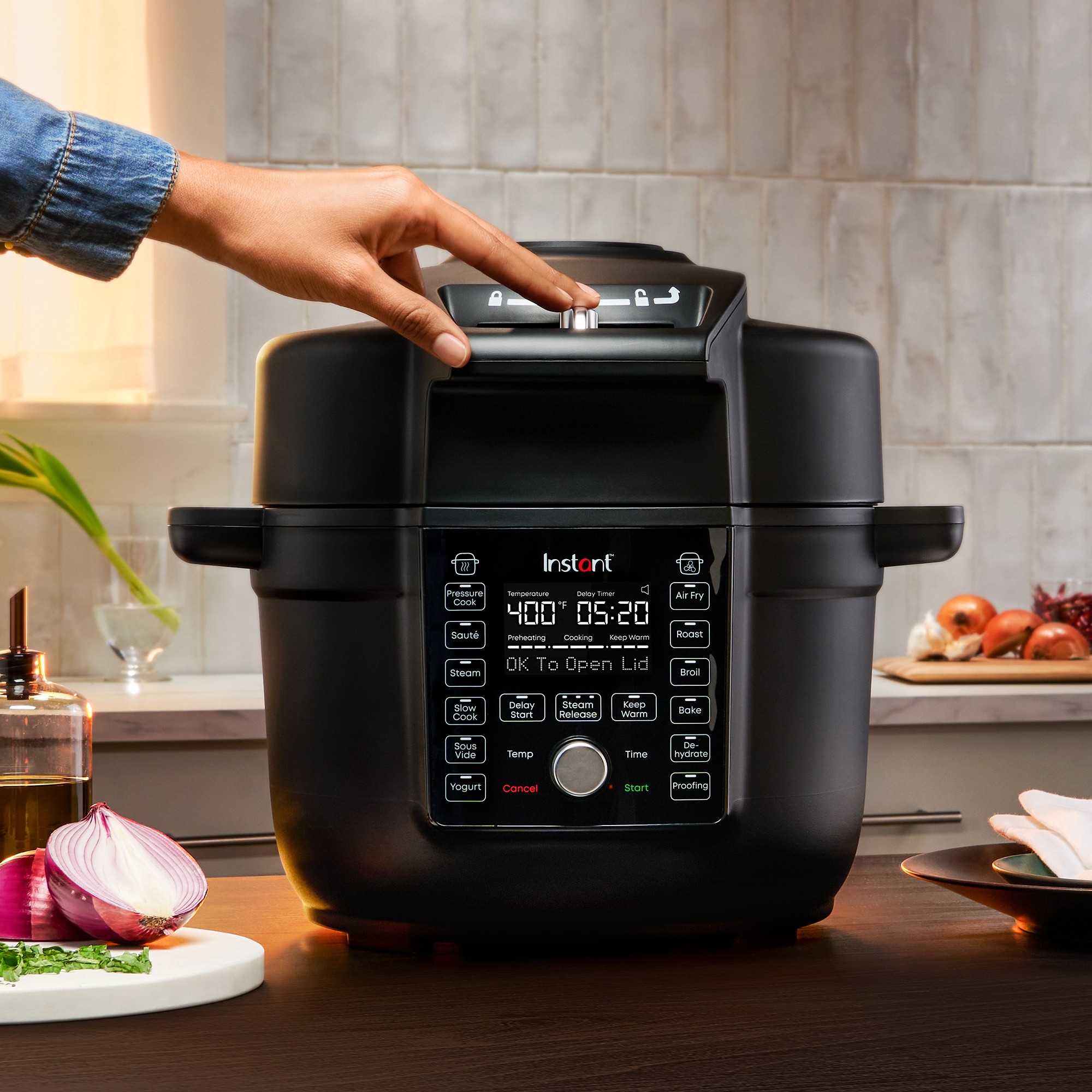 Instant Pot Duo Crisp 6 1/2-Qt. with Ultimate Lid Multi-Cooker & Air Fryer