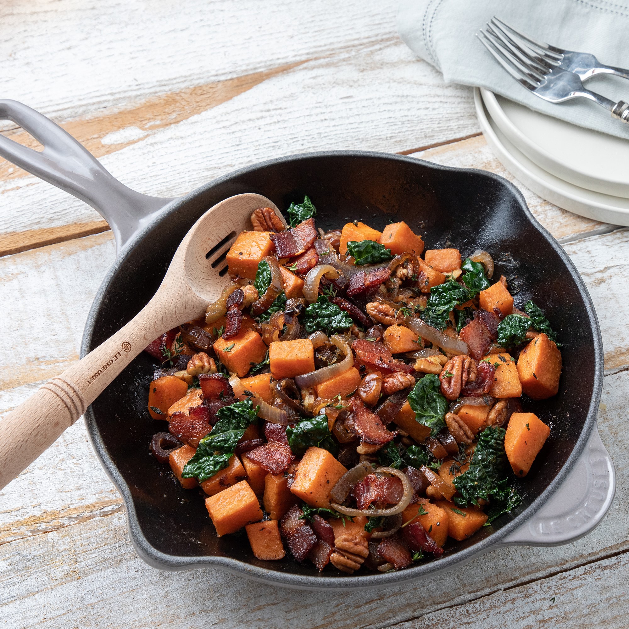 Le Creuset Signature Enameled Cast Iron Skillet Fry Pan