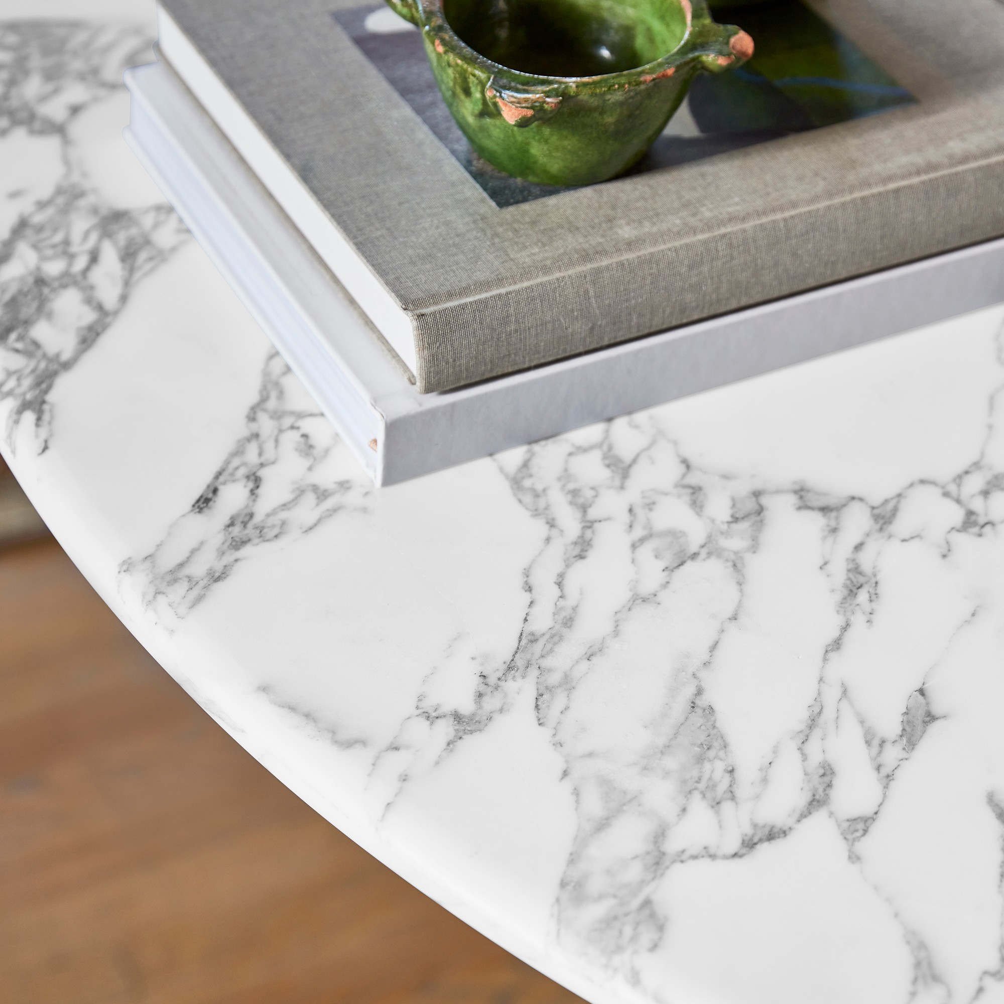 Vittoria Round Dining Table (56