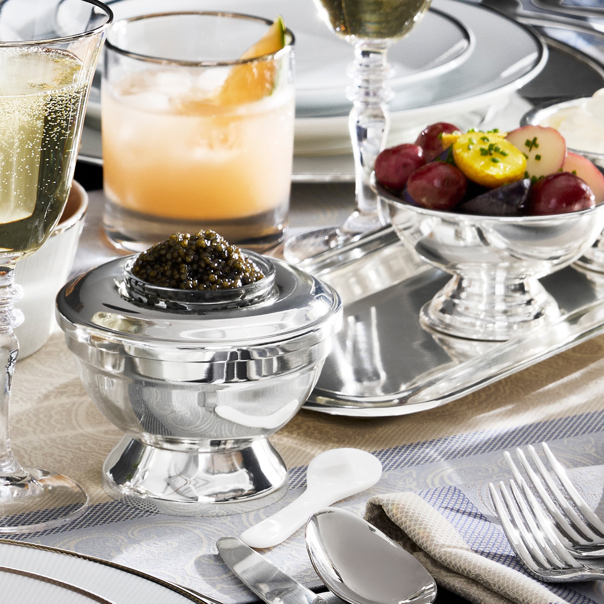 Jacquard Madrid Table Runner