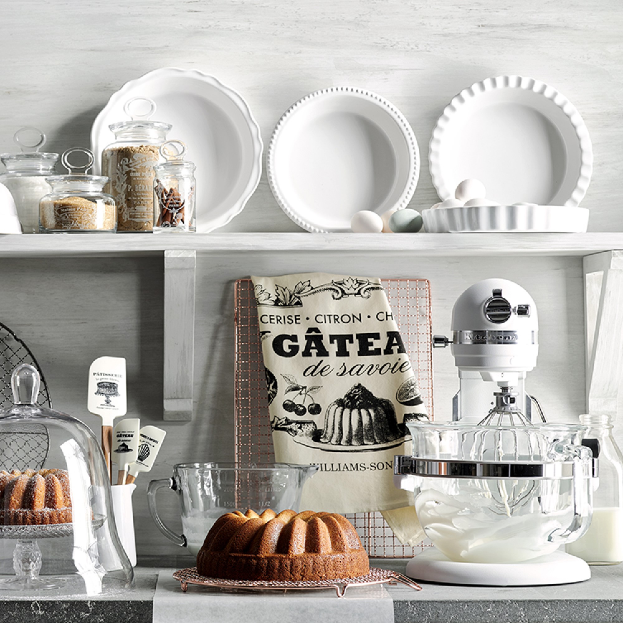 Williams Sonoma Stoneware Pie Dish, Set of 3