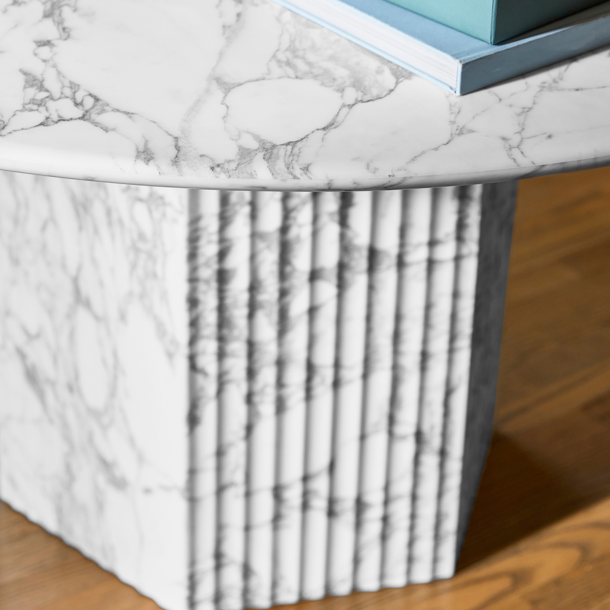 Vittoria Round Dining Table (56