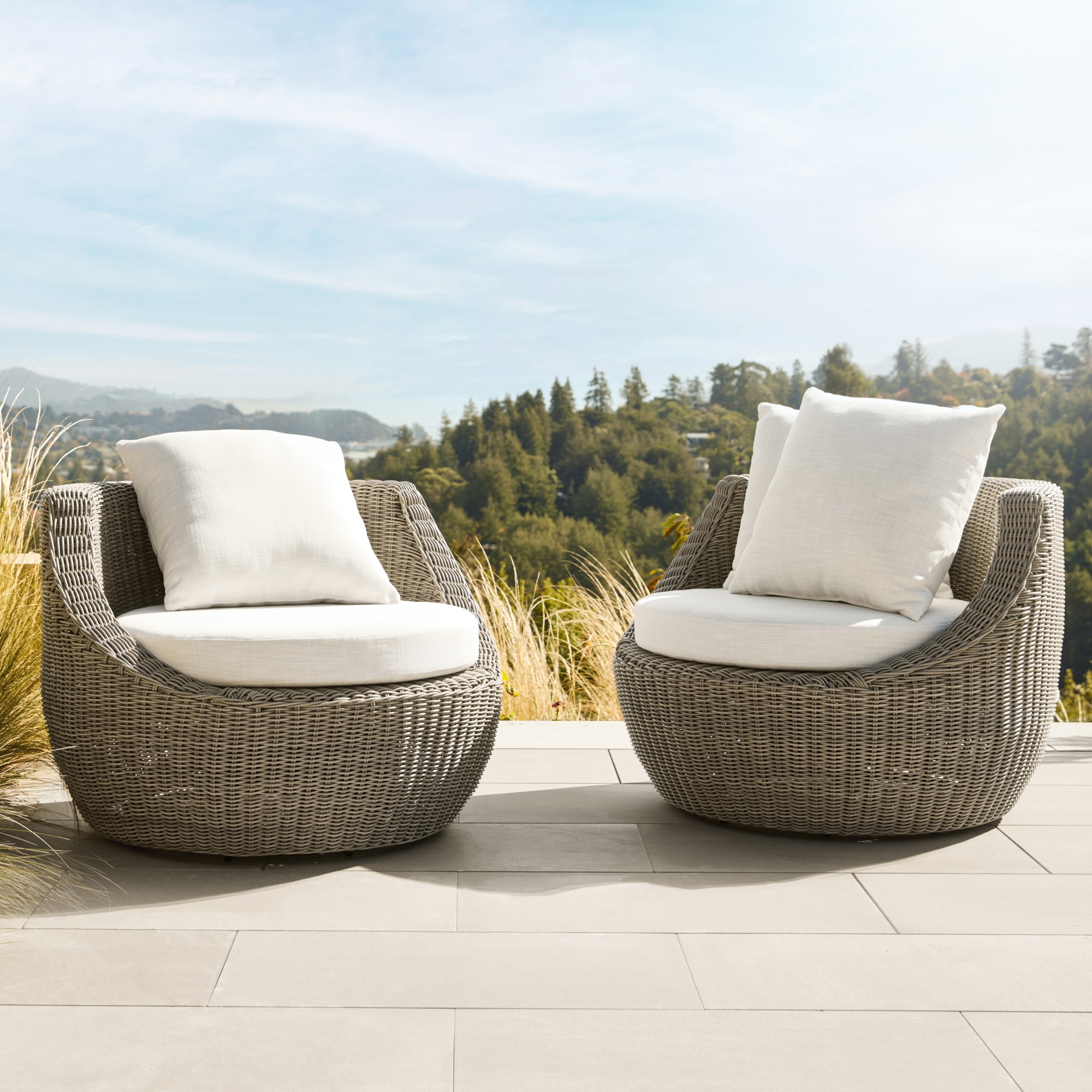San Clemente Outdoor Curved Swivel Chair