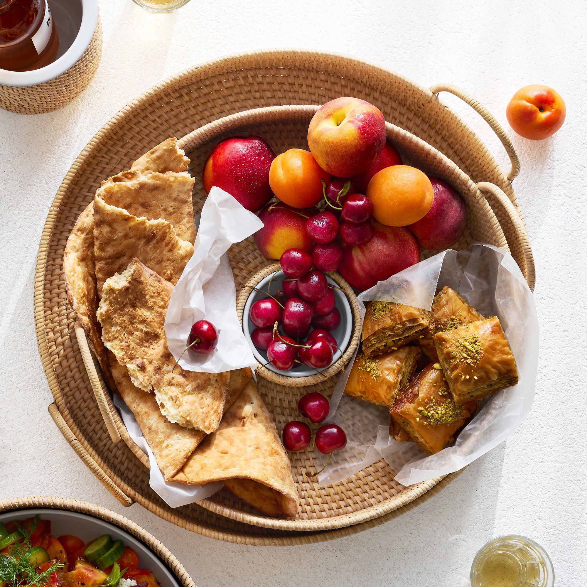 Light Woven Chip & Dip with Bowl