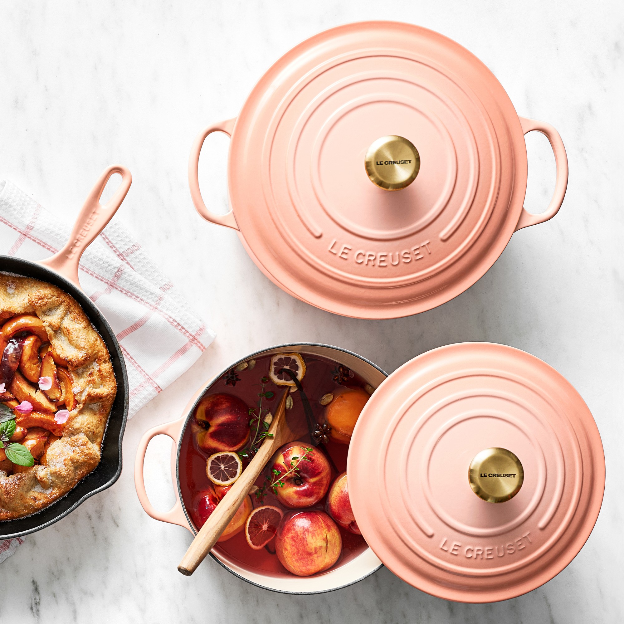 Le Creuset Signature Enameled Cast Iron Round Wide Dutch Oven, 6 3/4-Qt.