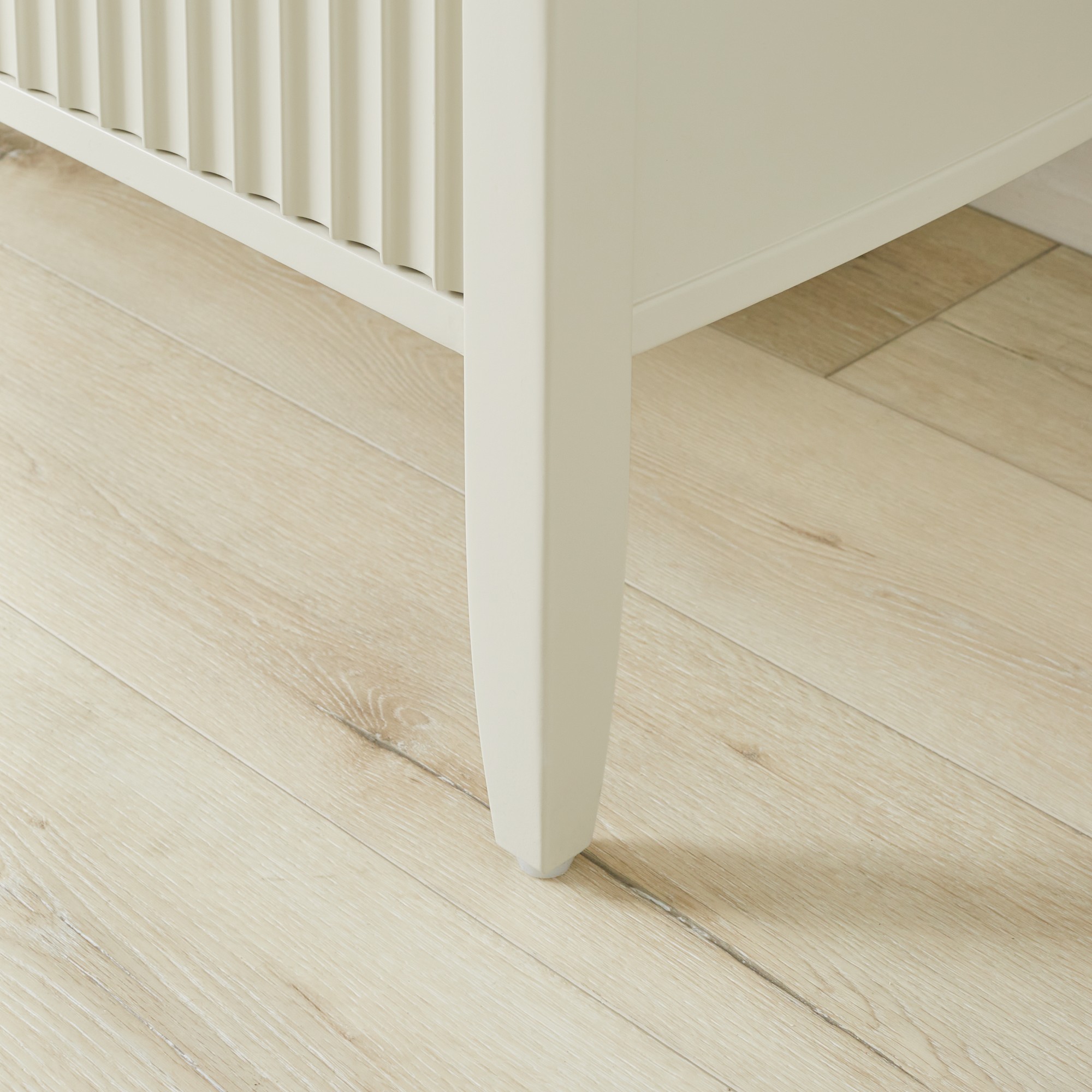 Lewis Media Console (51