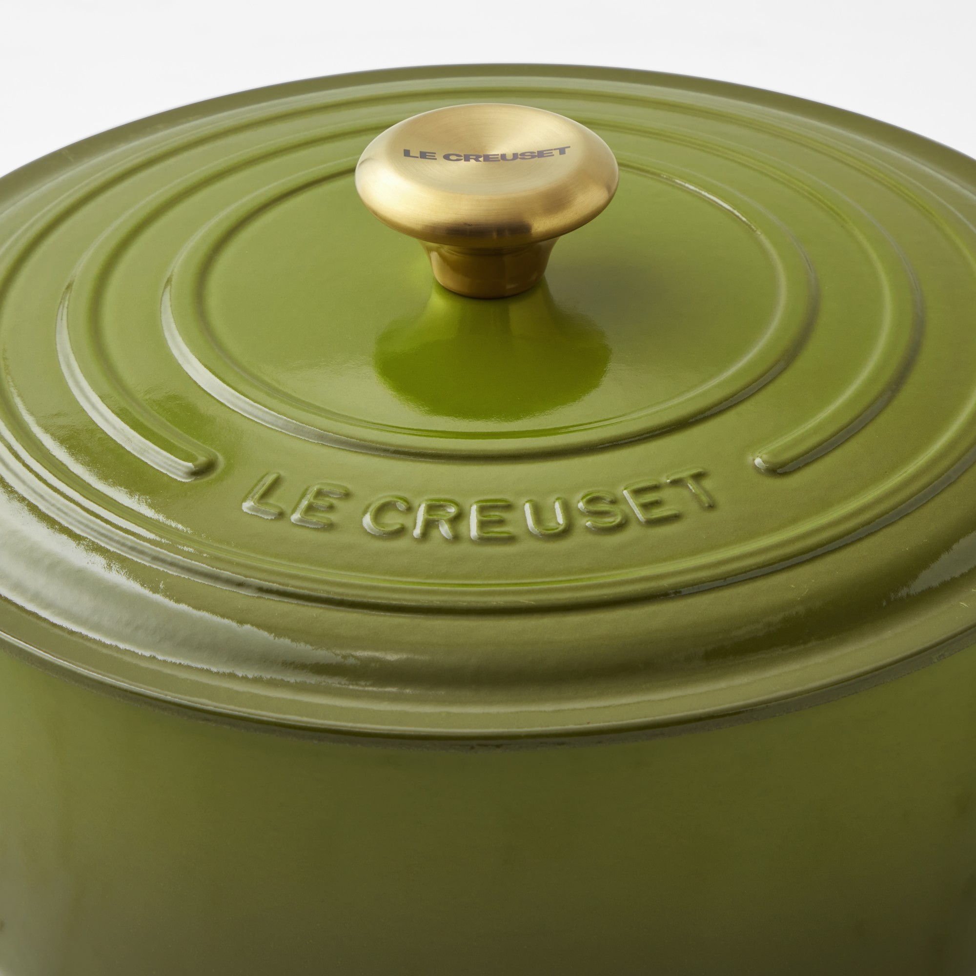 Le Creuset Signature Enameled Cast Iron Round Dutch Oven