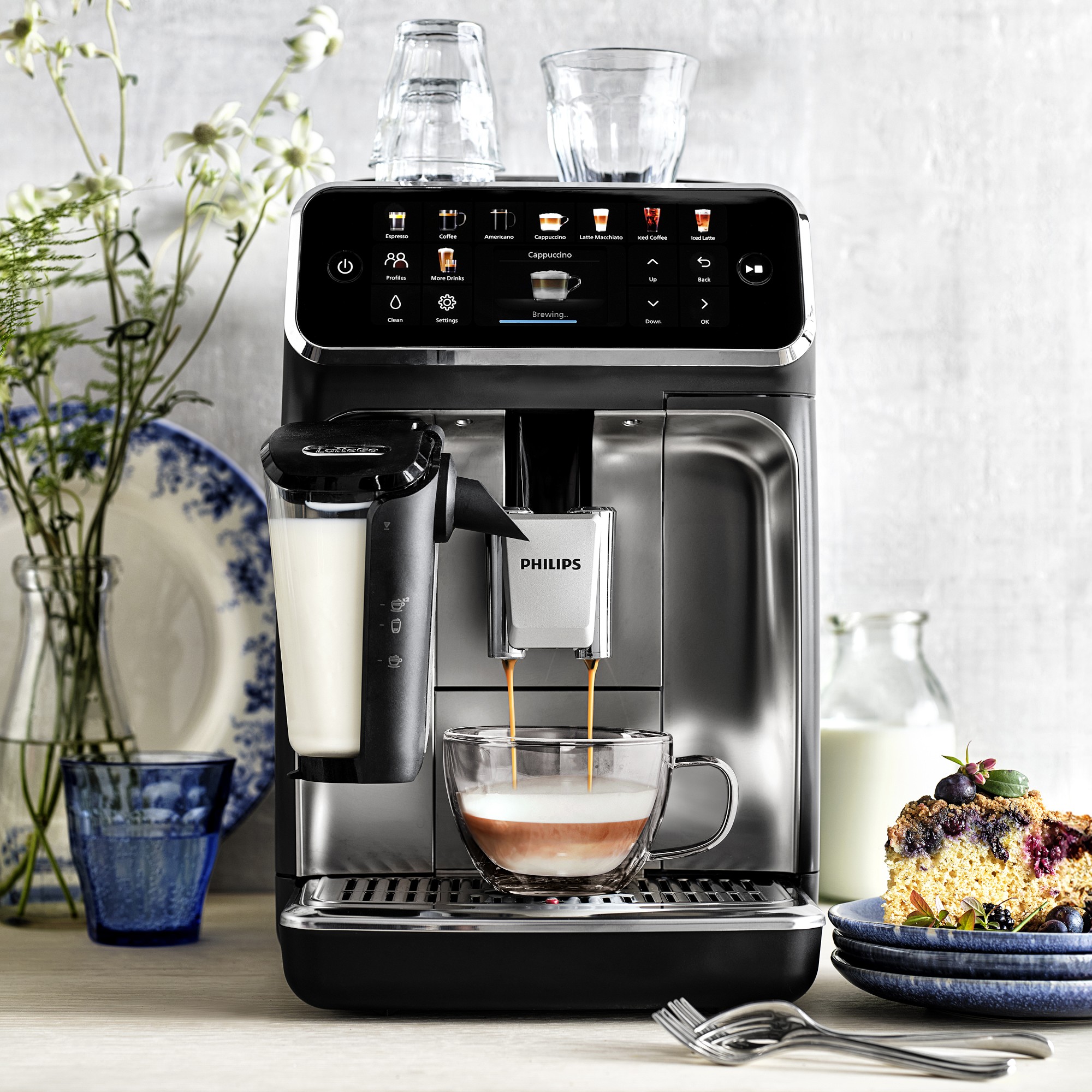 Philips 5500 Fully Automatic Espresso Machine with LatteGo & Iced Coffee