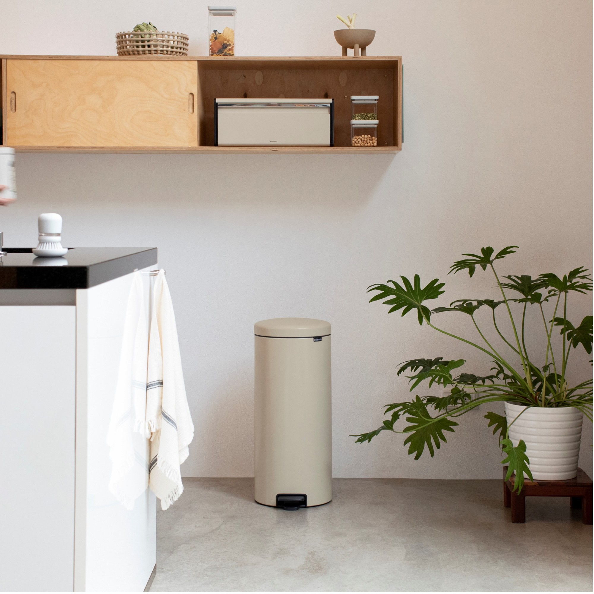 Brabantia NewIcon Step Can, 8 Gallons