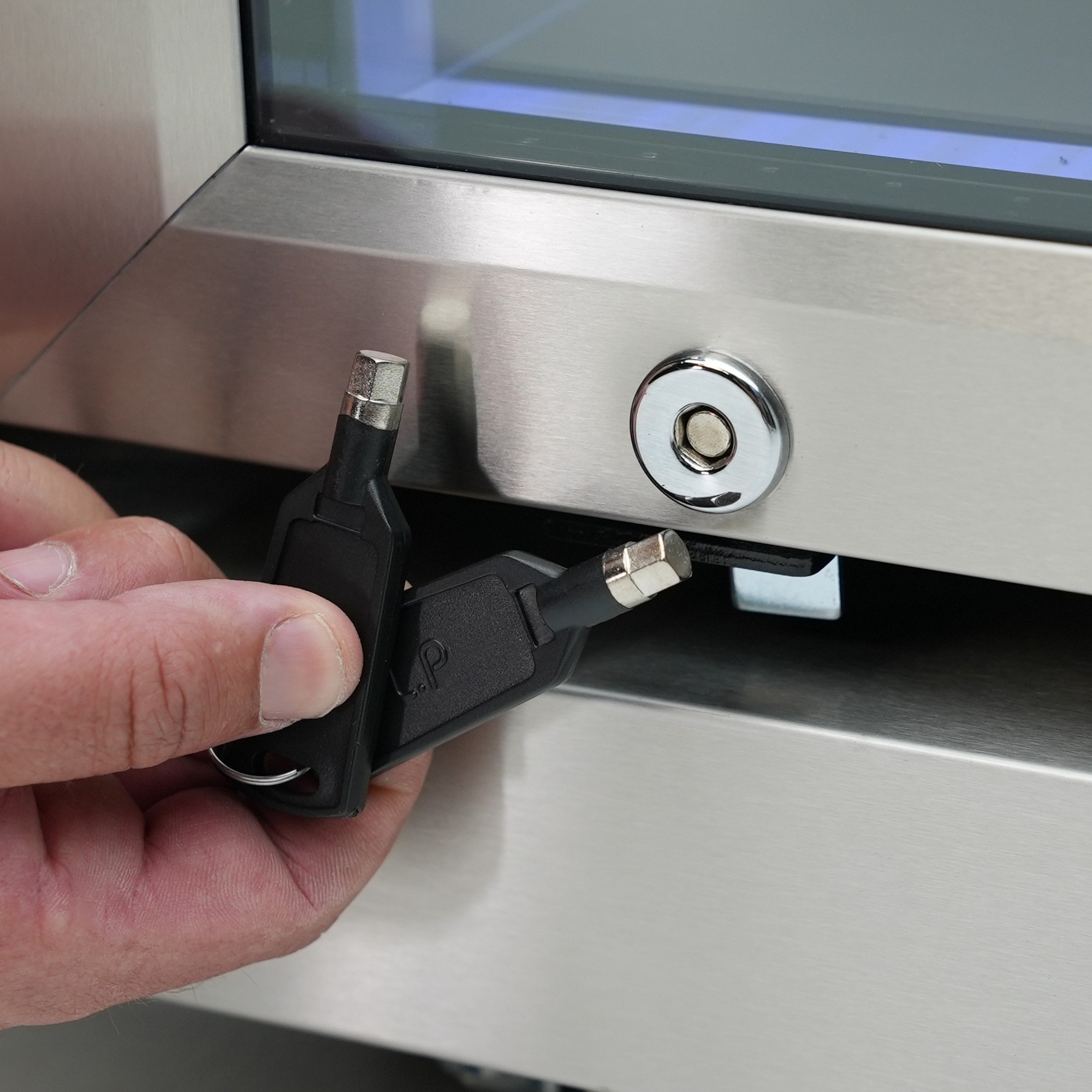 Mont Alpi 805 Deluxe Island with Beverage Center, Fridge, & Corner Module