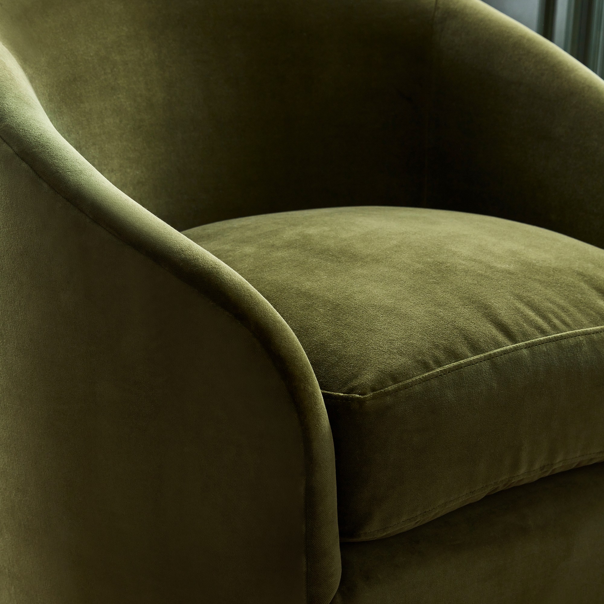 Montclair Swivel Chair