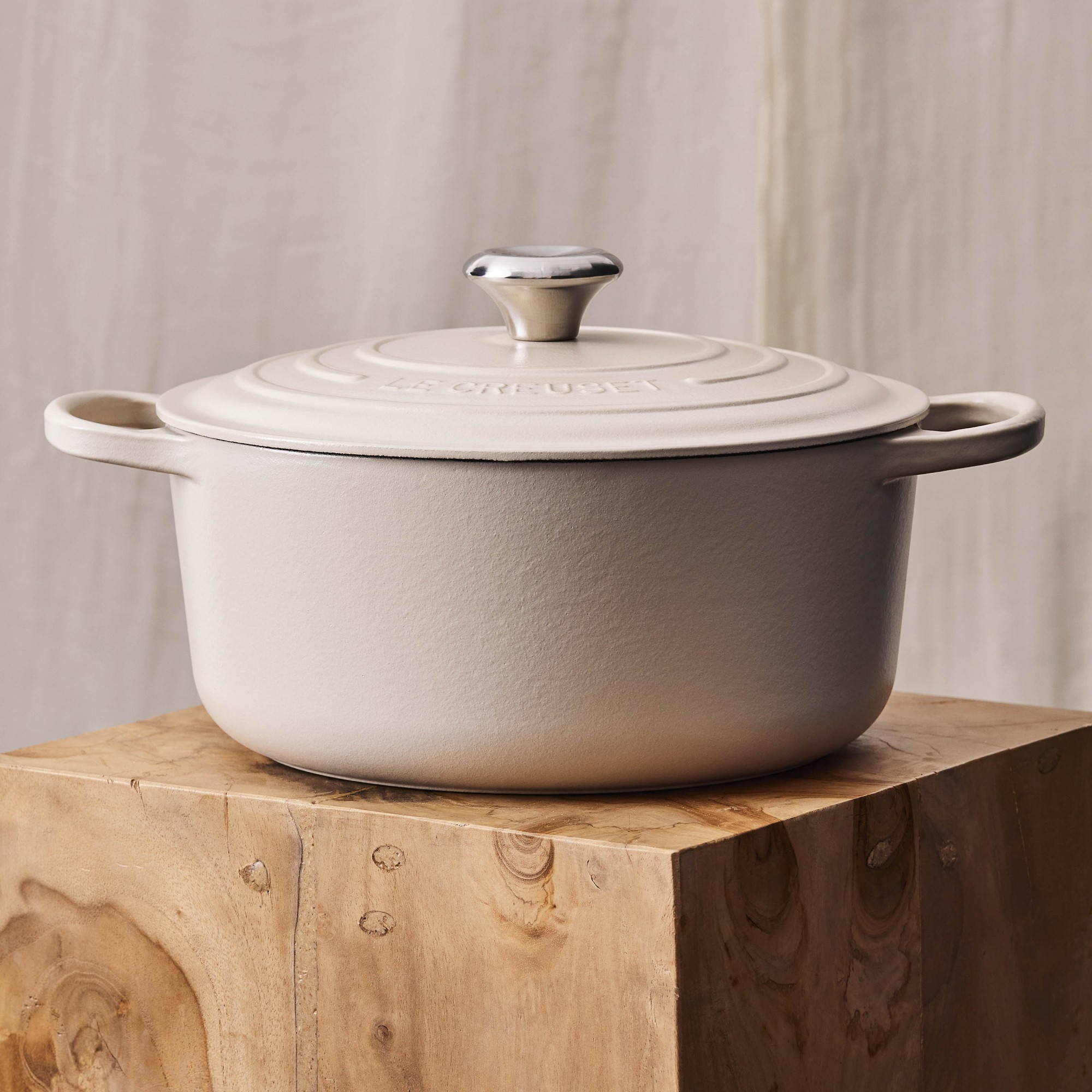 Le Creuset Signature Enameled Cast Iron Round Dutch Oven