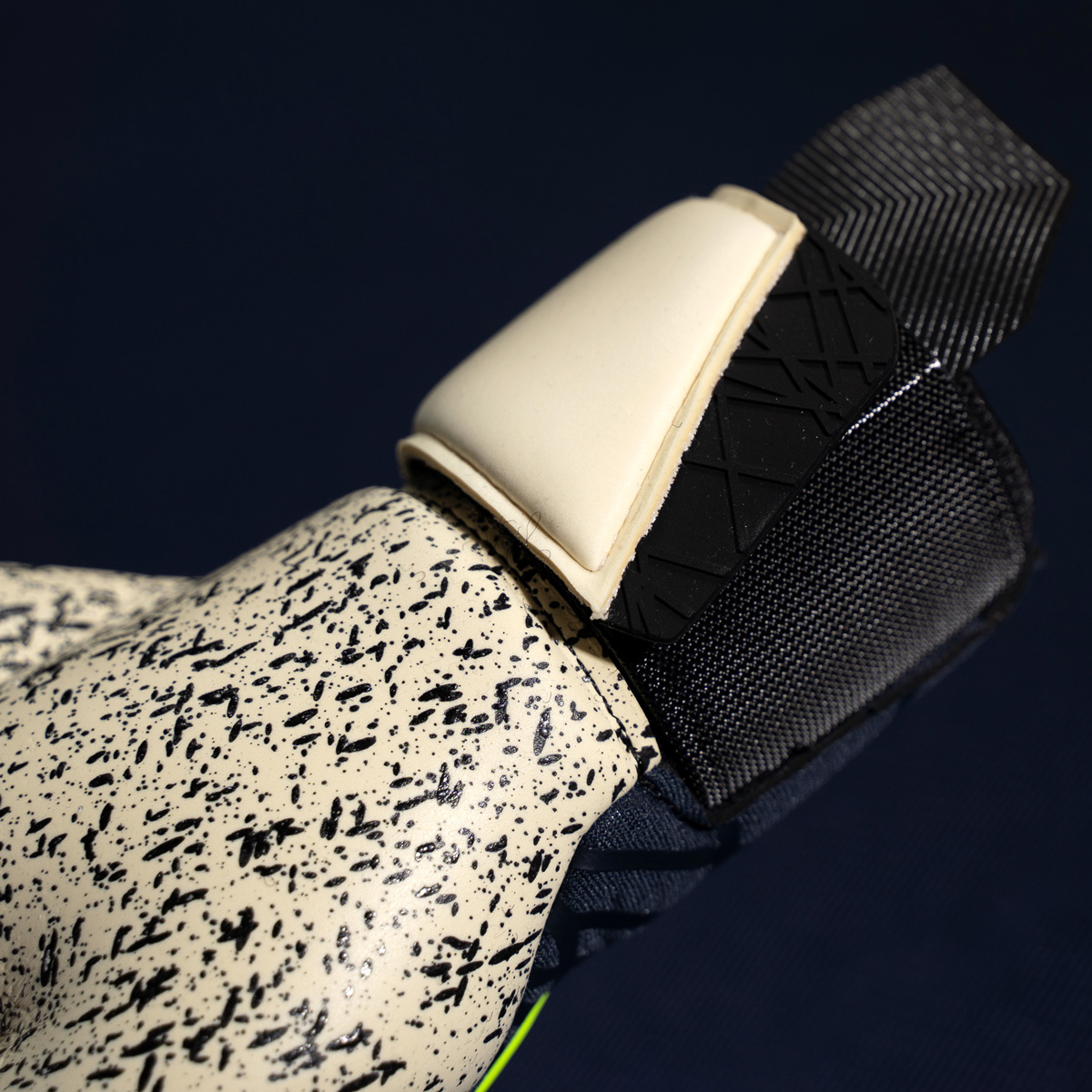 Prediction Supergrip+ Finger Surround