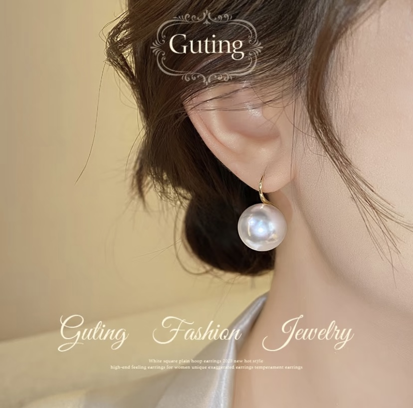 32/5000 21949 Shi Family High Heel Pearl Earrings, with a light luxury and high-end feel, large pearl stud earrings, versatile commuting earrings