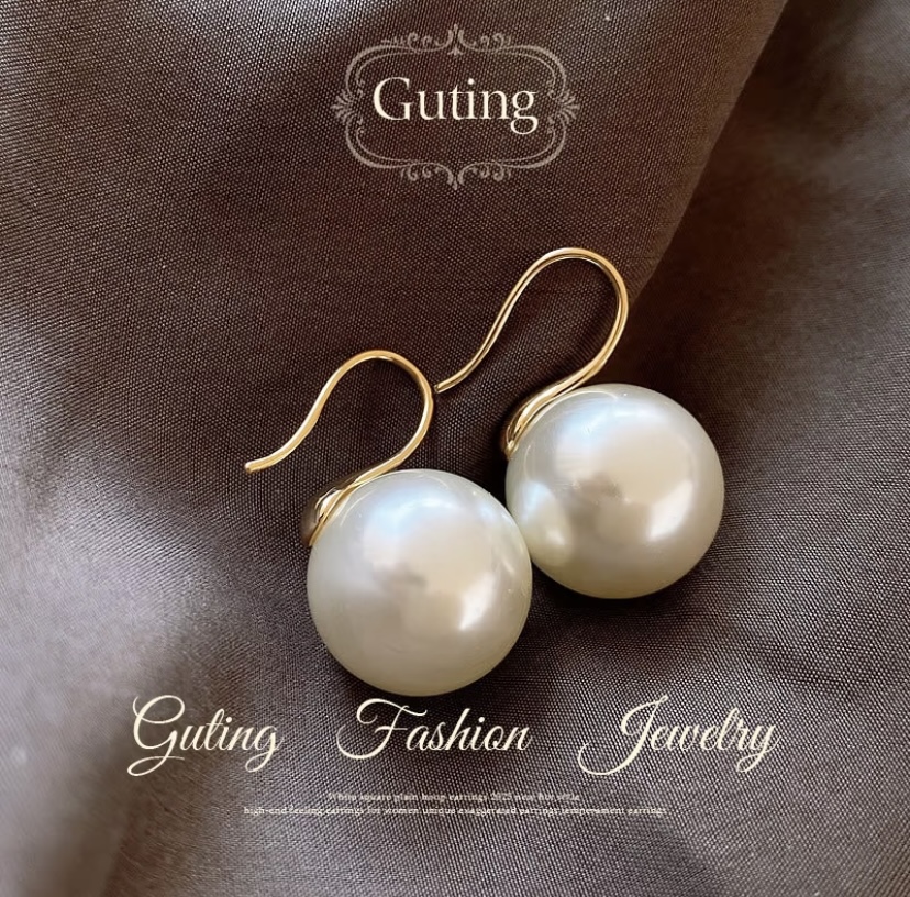 32/5000 21949 Shi Family High Heel Pearl Earrings, with a light luxury and high-end feel, large pearl stud earrings, versatile commuting earrings
