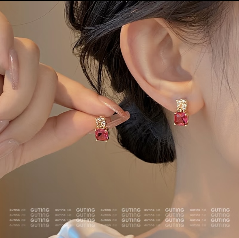 18087 Classic Ankela red stud Earrings, classic and versatile bean earrings, fashionable, retro and elegant autumn and winter earrings
