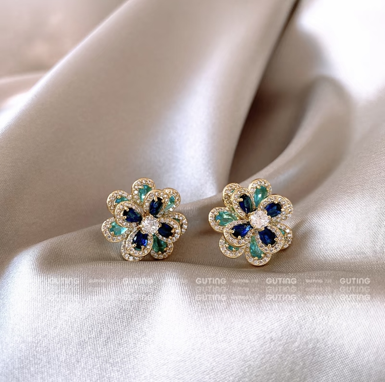 (Heavy Industry High-end Luxury Series) Green handcrafted earrings, high-end sparkling flower stud earrings, elegant and stylish earrings