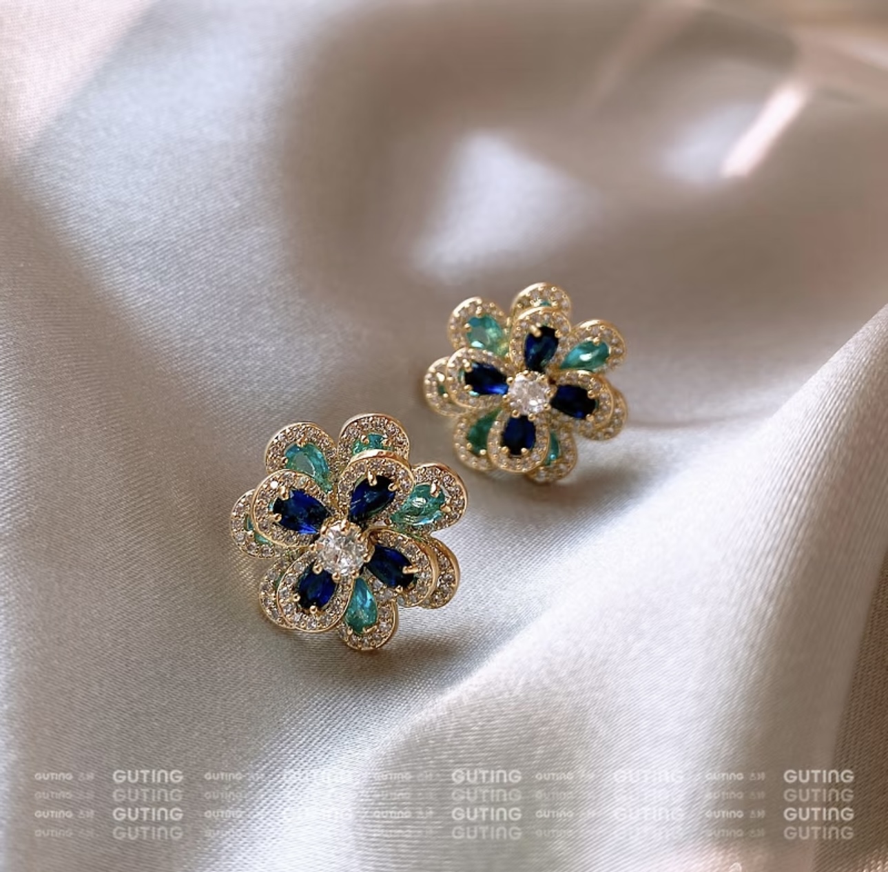 (Heavy Industry High-end Luxury Series) Green handcrafted earrings, high-end sparkling flower stud earrings, elegant and stylish earrings