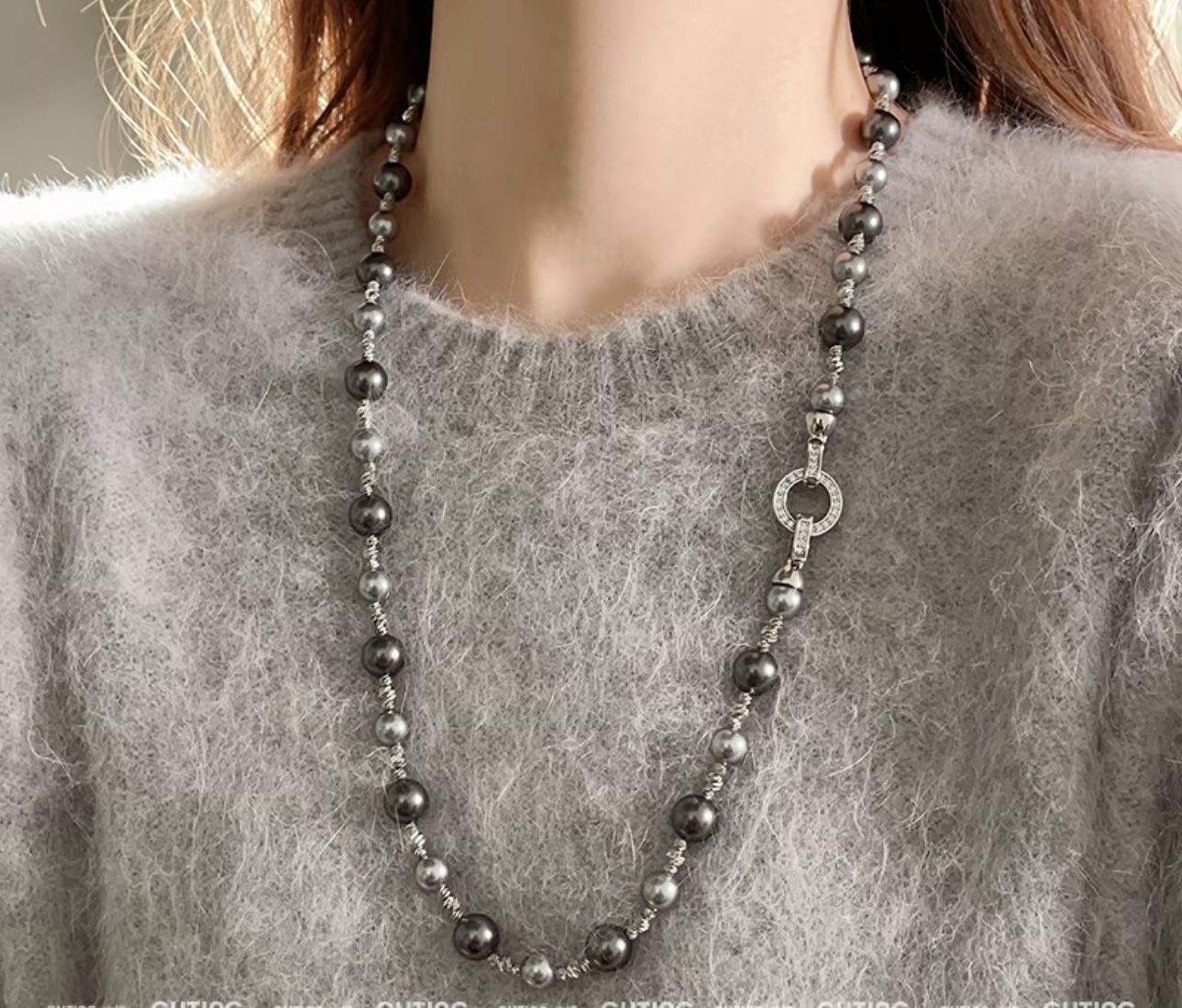 The heavy industry's genuine grey pearl bracelet is elegant, noble and high-end jewelry. It is a grey pearl necklace