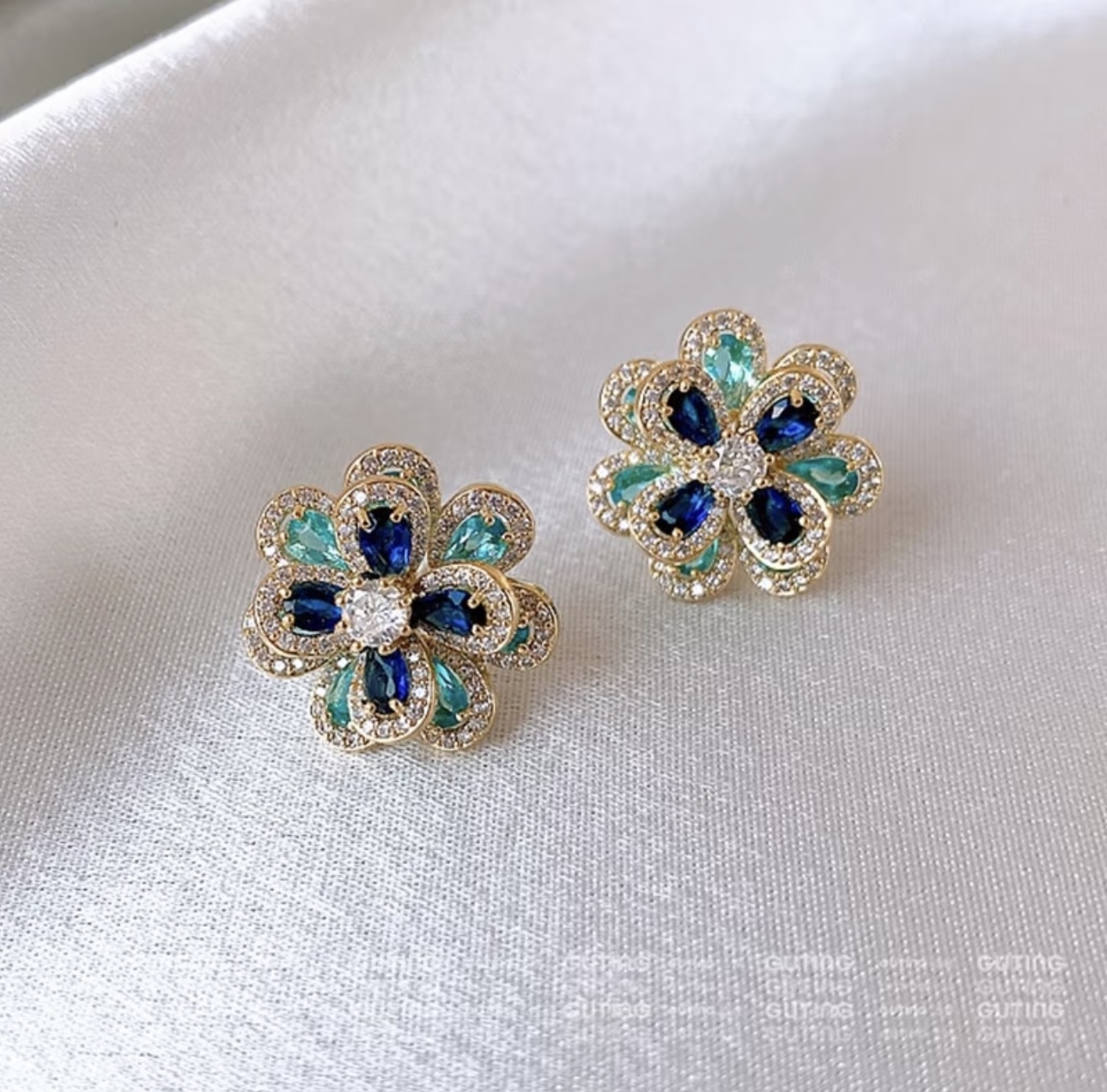 (Heavy Industry High-end Luxury Series) Green handcrafted earrings, high-end sparkling flower stud earrings, elegant and stylish earrings