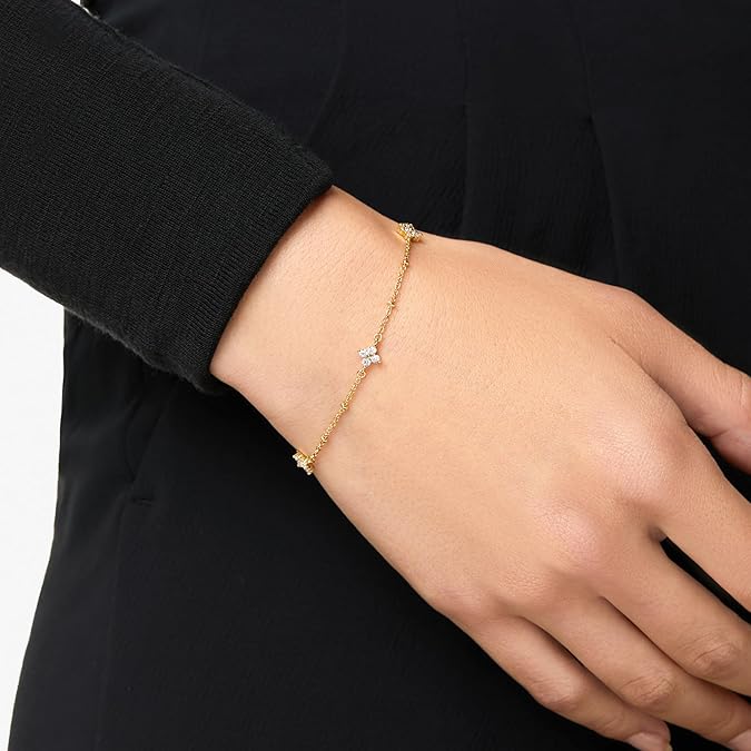 Delicate bracelet with flowers, cuff bracelet style - Waterproof and color-resistant jewelry - Adjustable bracelet for ladies