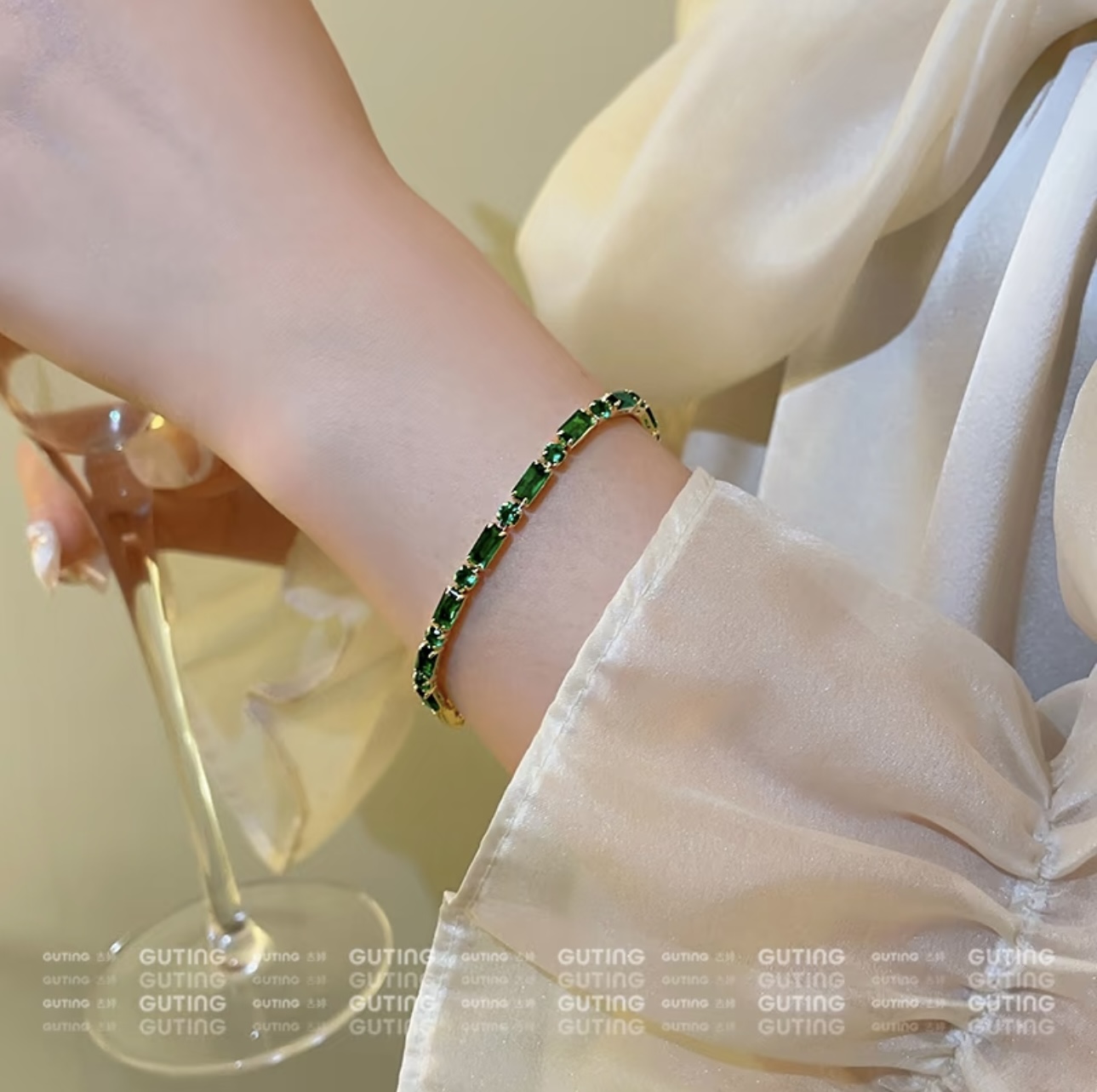 28/5000 Classic grandma green bracelet, women's light luxury necklace, women's exquisite and high-end earrings, jewelry, cool and elegant accessories