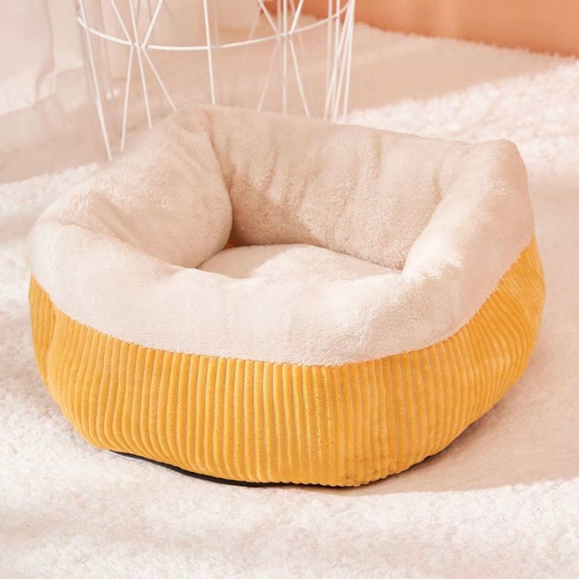 Cat bed and dog bed - Winter insulation for all seasons. Semi-enclosed small dog bed for pets. Cat pad and bed accessories.