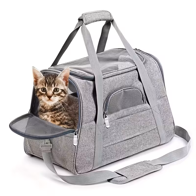 Pet travel cage, suitable for pets' outdoor activities, equipped with a zipper closure, ventilation mesh and soft lining, suitable for use in cars and outdoors. It has a safety buckle system with a soft padding for a portable cat cage.