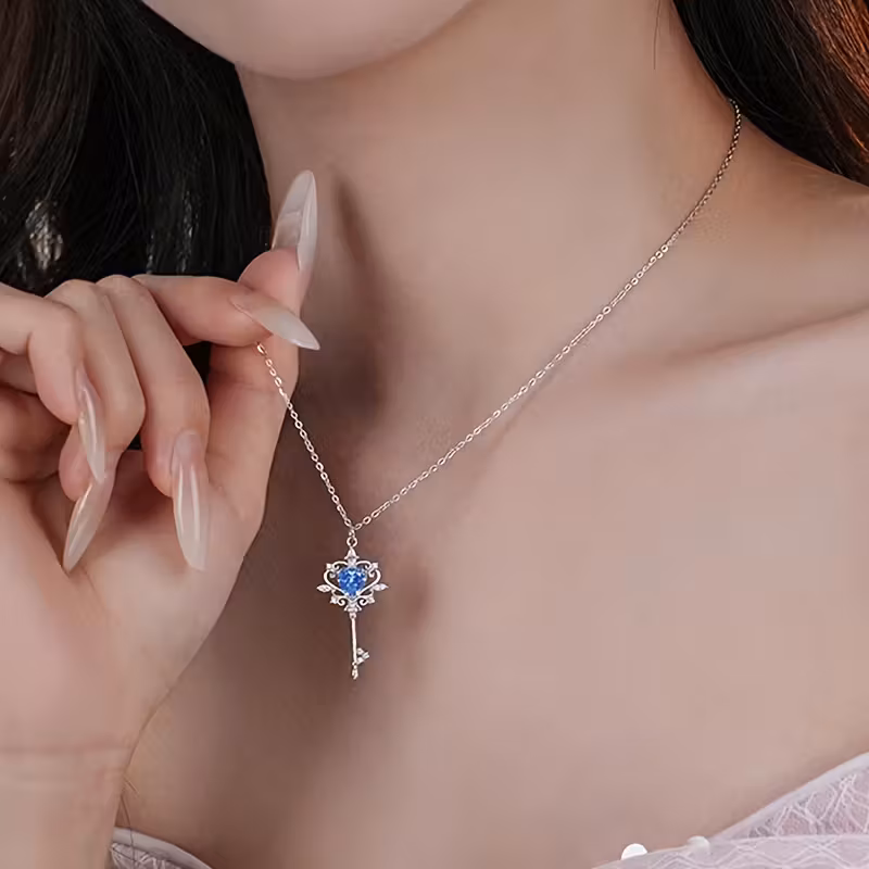 Locket-shaped necklace as a holiday gift with a hollow design, key-shaped heart-shaped pendant necklace as a gift for engagement, pendant necklace with geometric patterns, women's jewelry.