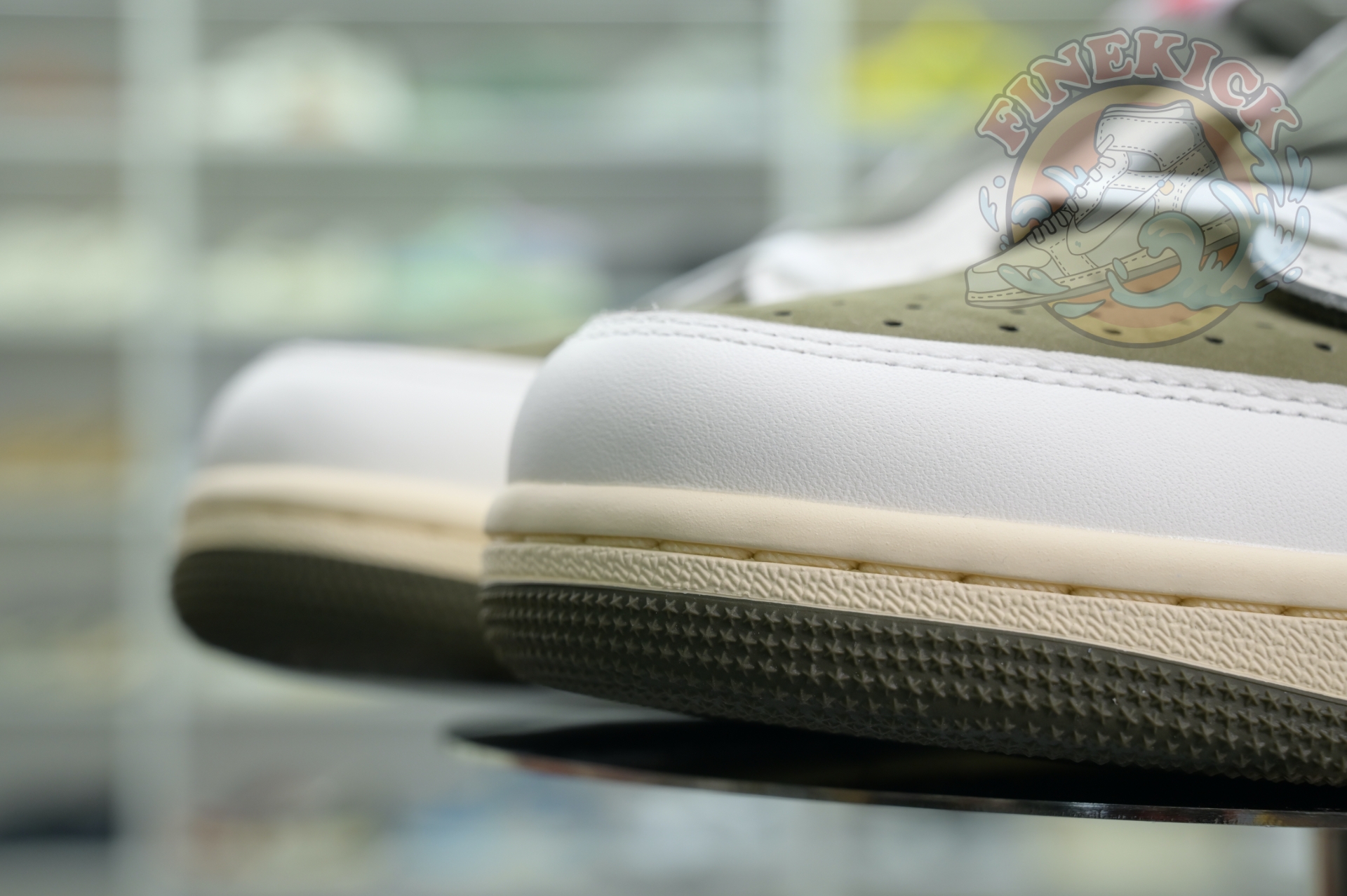 Low OG Medium Olive Sneakers