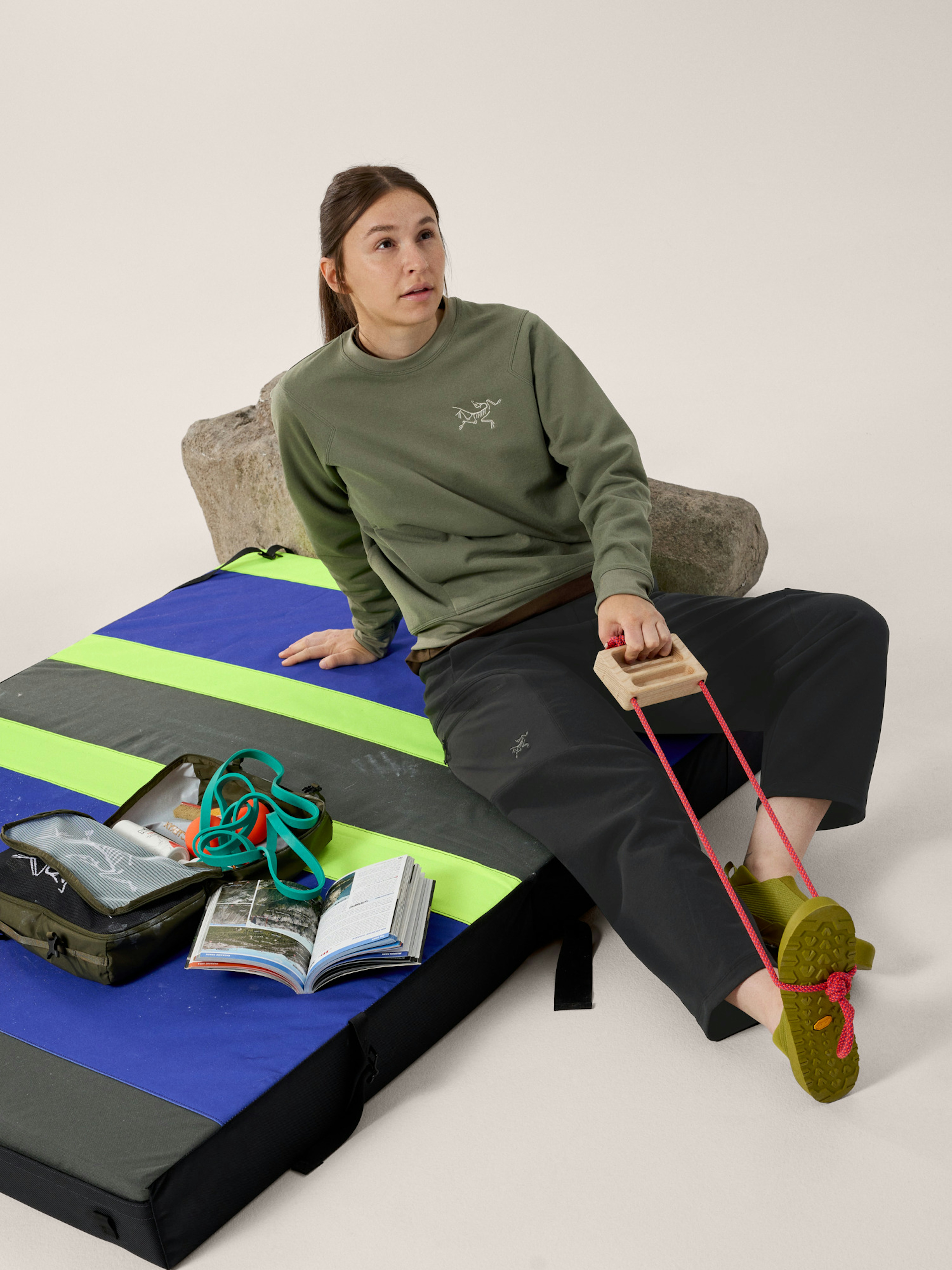 Aestas Crew Neck Pullover Women's