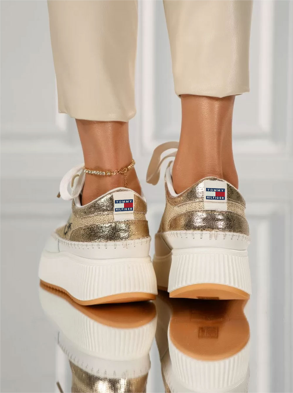 Sales of fashionable women's shoes in 2025