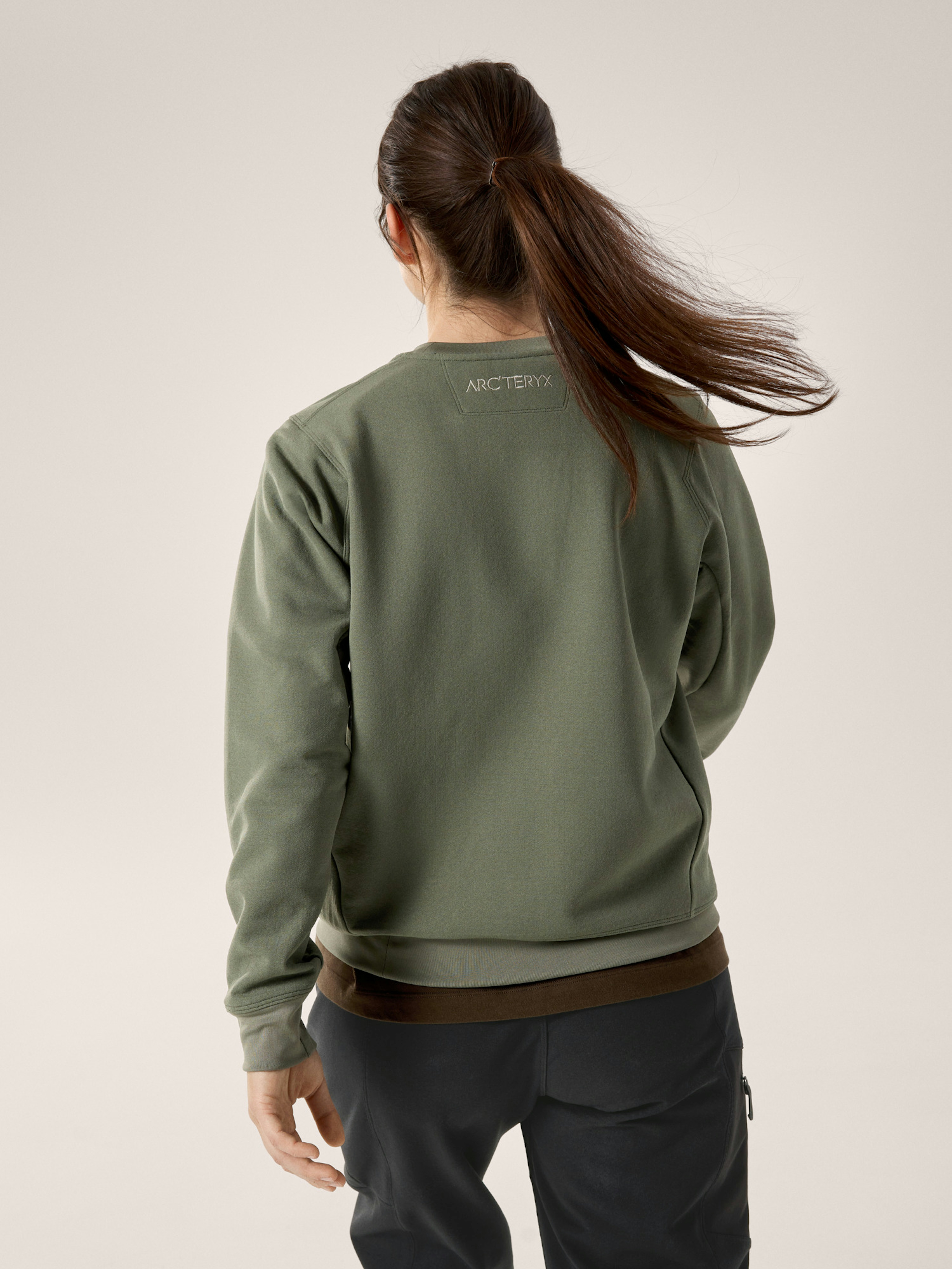 Aestas Crew Neck Pullover Women's