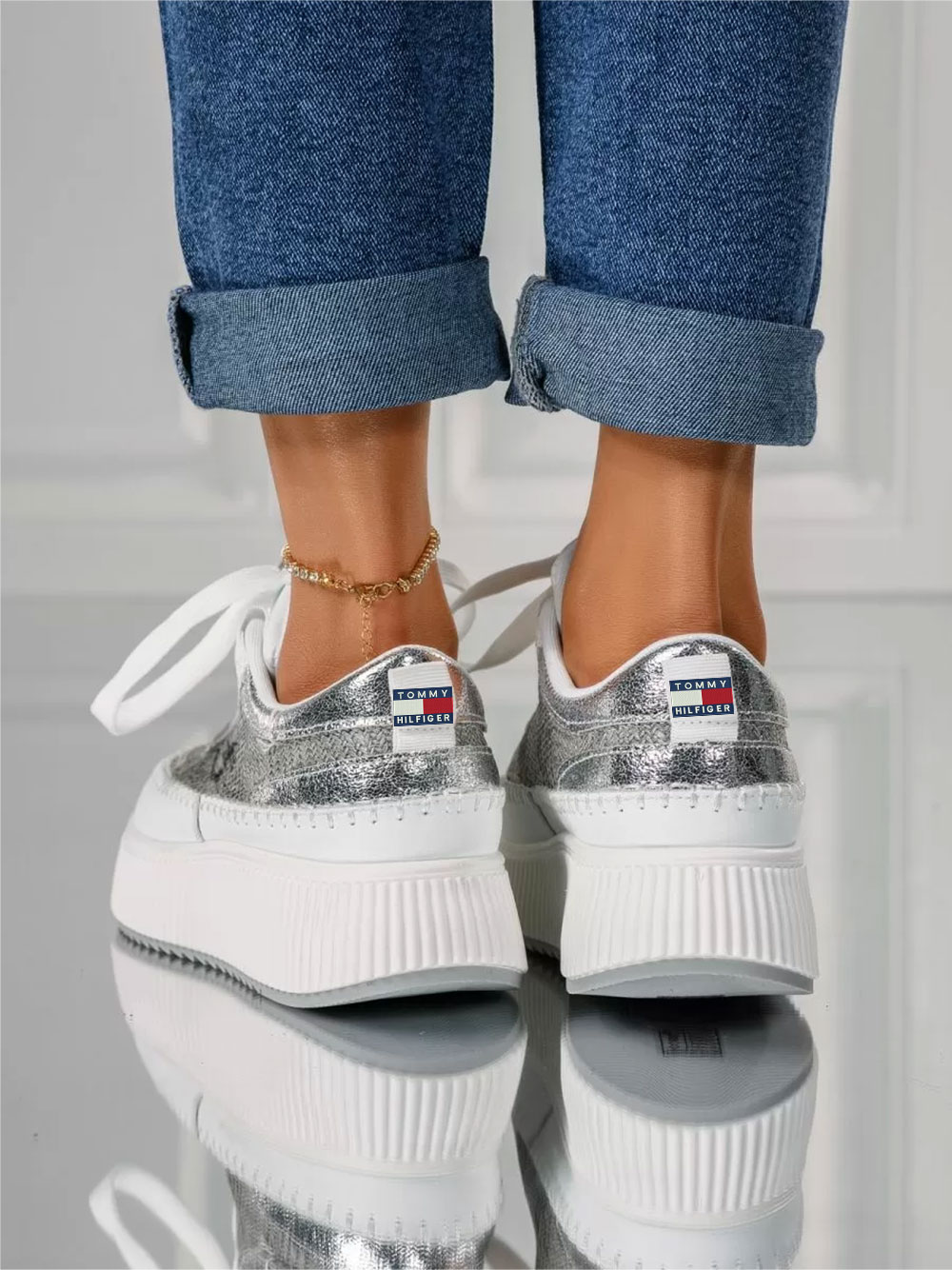 Sales of fashionable women's shoes in 2025