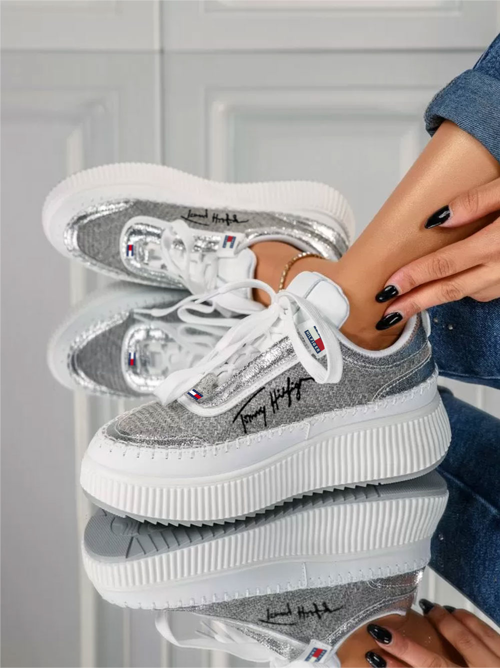 Sales of fashionable women's shoes in 2025