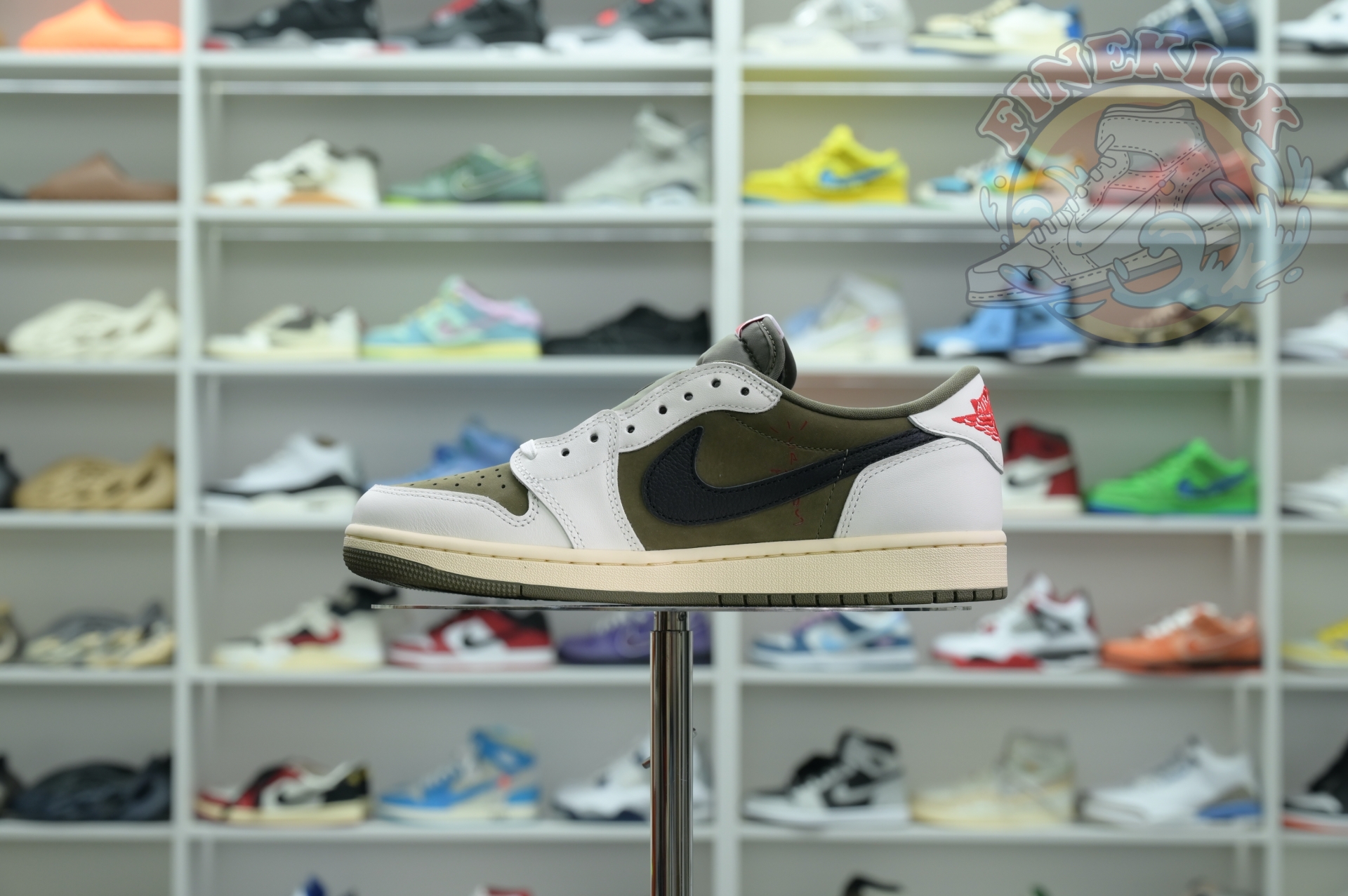 Low OG Medium Olive Sneakers