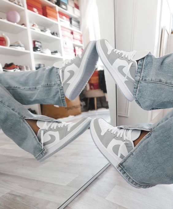 Wolf Grey Low sneakers