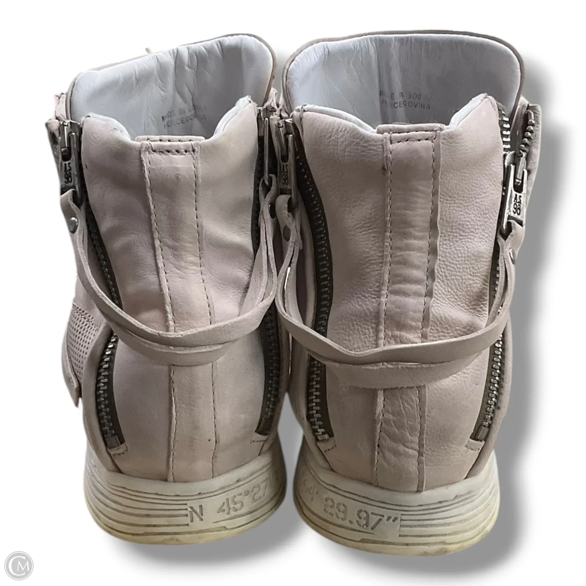 Shoes Luxury Designer By Golden Goose In Beige, Size: 8.5