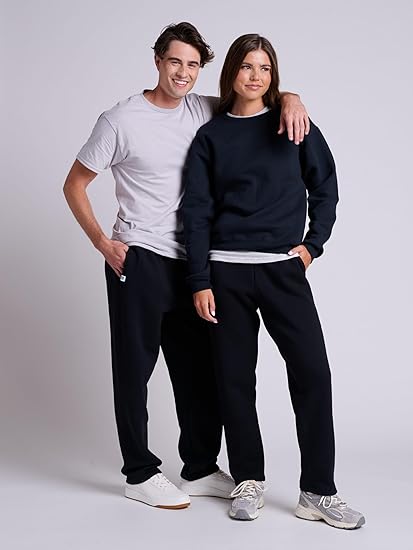 Men's fleece sweatpants, straight-leg style, with pockets, moisture-wicking.