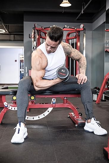 Men's athletic jogging pants, slim fit, suitable for fitness training, featuring mesh panels on the thighs and zippered pockets.