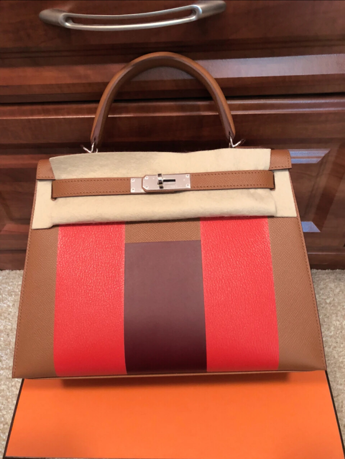 Kelly 28-32 Letter Bag 