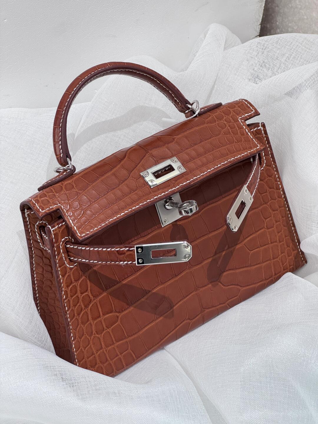 Minikelly II Saddle Alligator - Artisantouchss