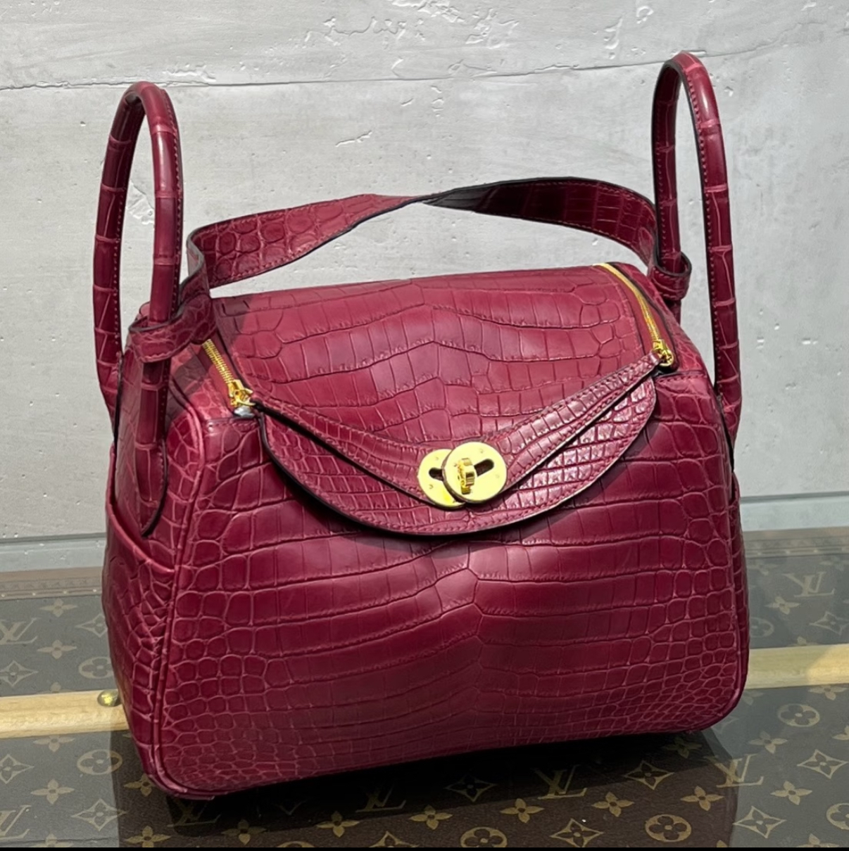 Lindy 26 pomegranate red gold buckle - Artisantouchss