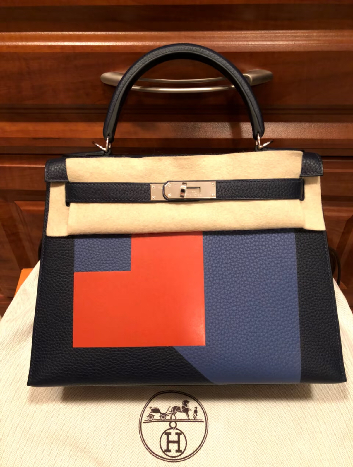 Kelly 28-32 Letter Bag 