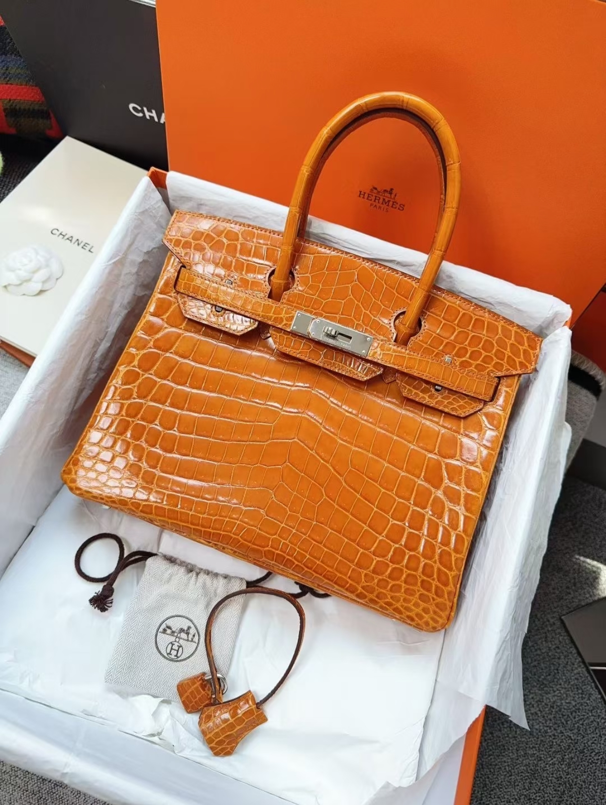 Birkin 25-30 Ginger Shiny Crocodile Leather - Artisantouchss