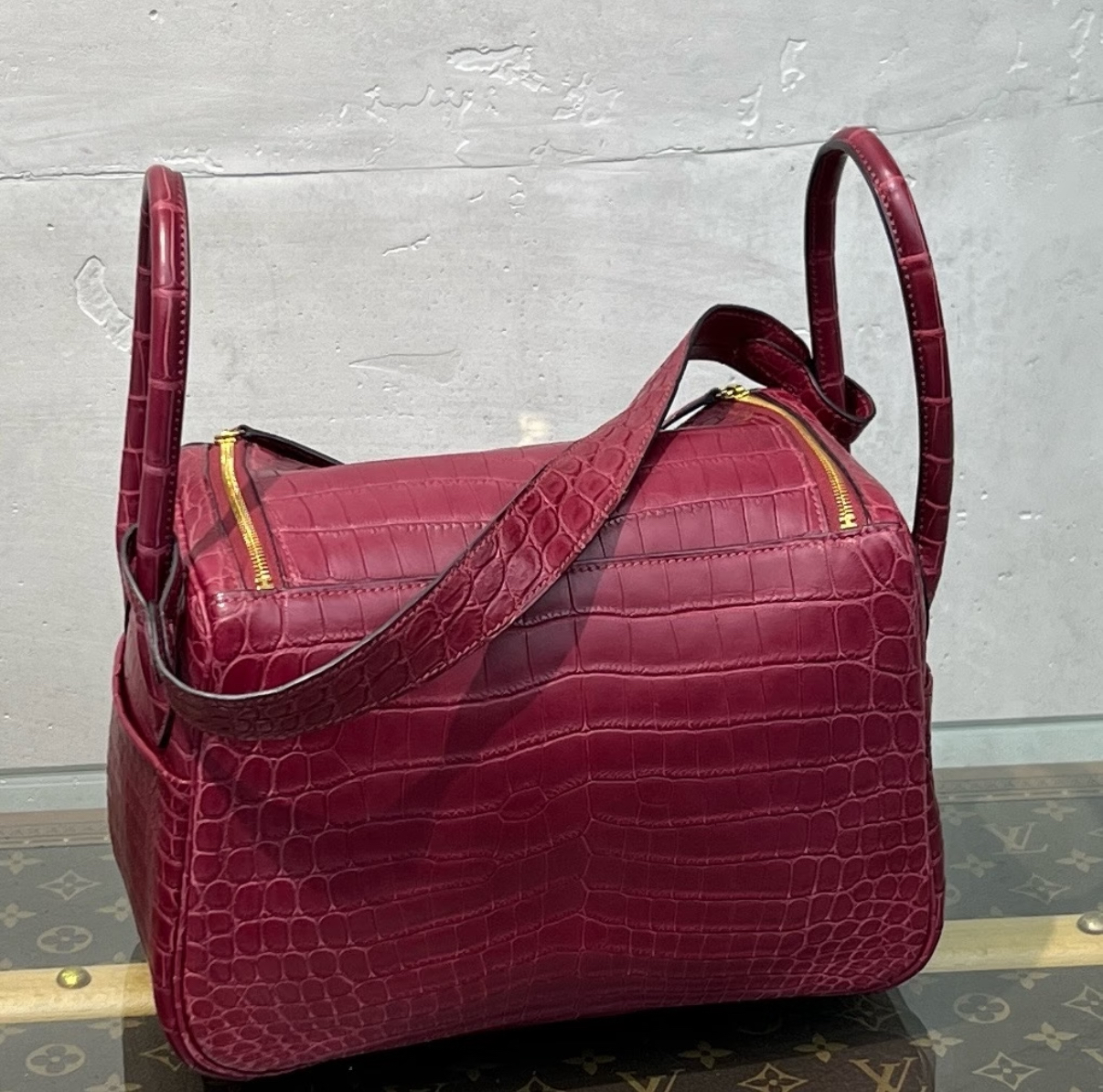 Lindy 26 pomegranate red gold buckle - Artisantouchss