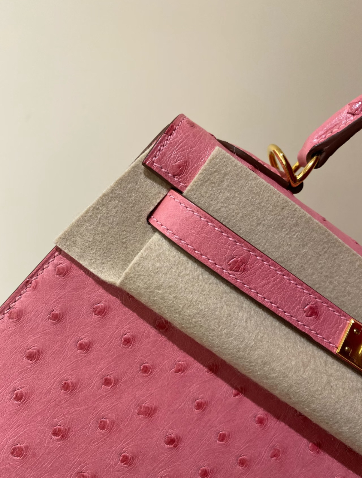 Kelly 25-28 Ceramic Pink Ostrich Leather Custom Gold buckle - Artisantouchss