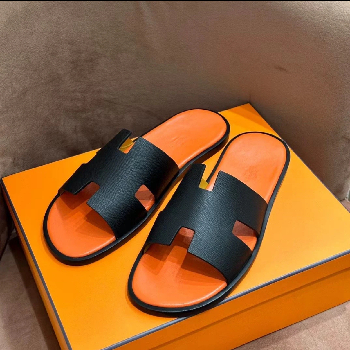 Men's slippers, orange and black - Artisantouchss