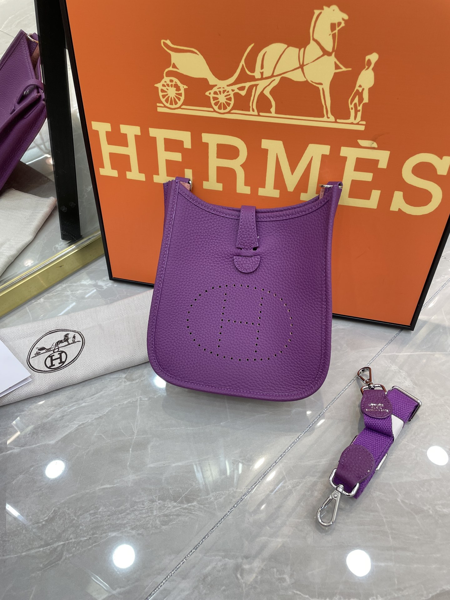 Evelyn - Artisantouchss